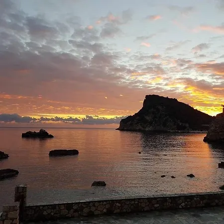 Yiannis Seafront Apartment * Palaiokastritsa