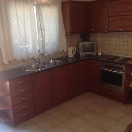 Yiannis Seafront Apartment 팔레오카스트리차