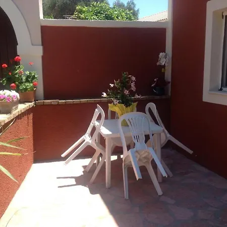 Yiannis Seafront Apartment * 팔레오카스트리차